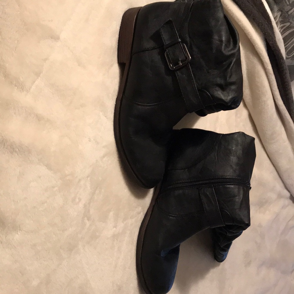Boots - Picture 3 of 5